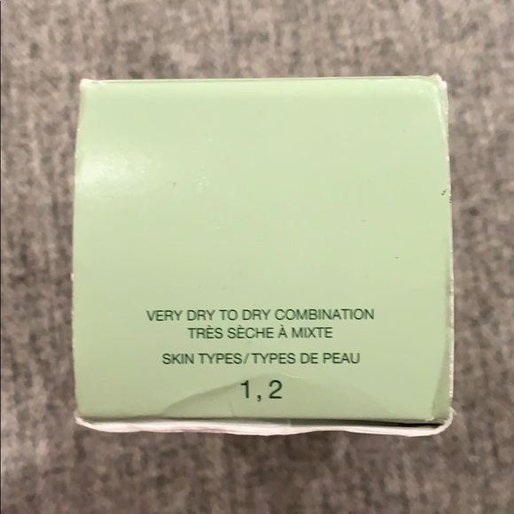 Clinique Dramatically Different Lotion - Picture 3 of 6